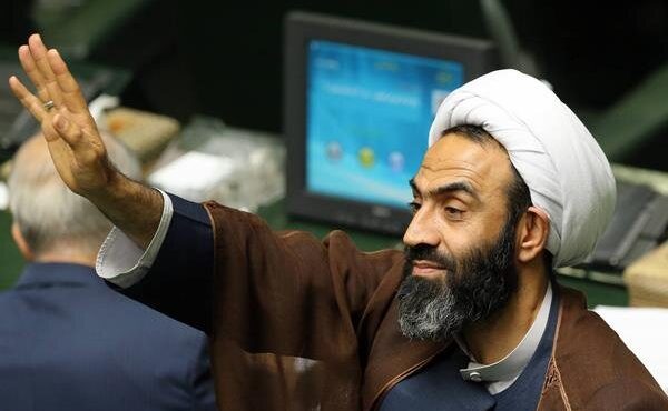 جلوی برداشت‌های بی‌رویه از سد زاینده‌رود گرفته شود